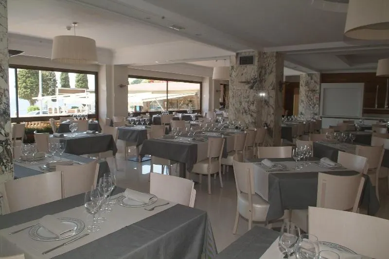 Apartamentos Canyelles Marina 3000 - Image 1