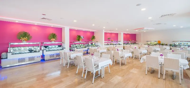 Bendis Beach Hotel - Image 1