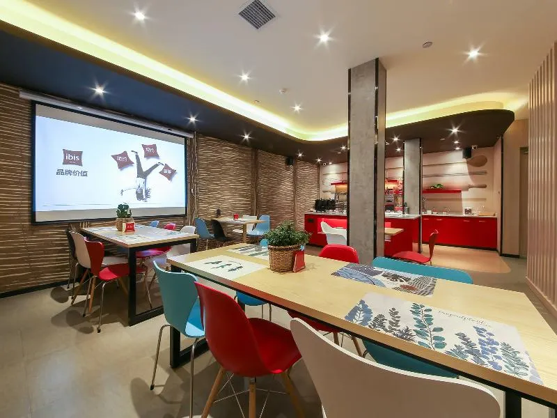 ibis Weinan Normal University Chaoyang Street Hotel - Image 1