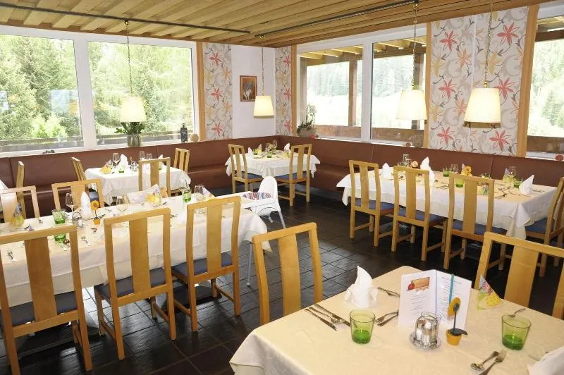 Kinder- und Familienhotel Nockalm - Image 1