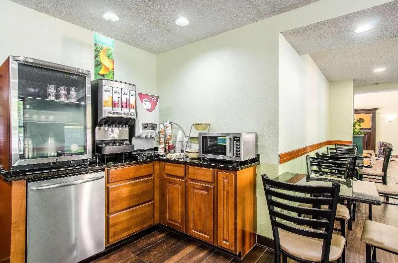 Quality Inn - Image 1