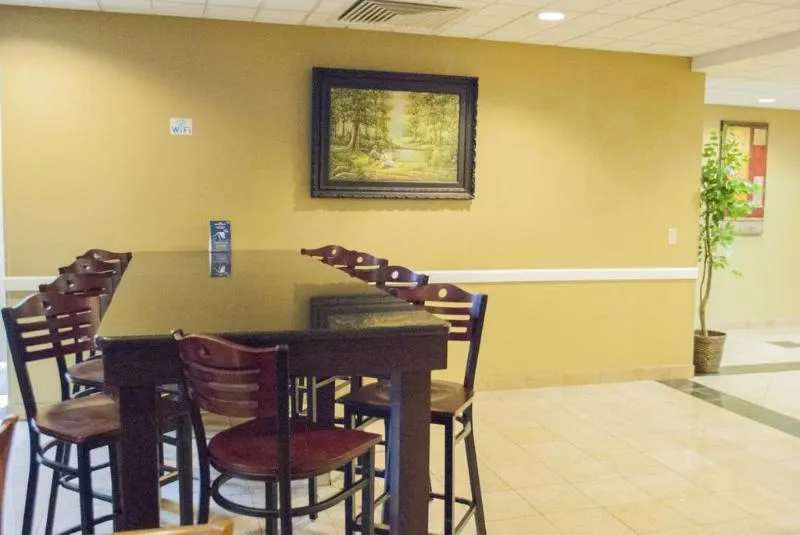 Rodeway Inn Lancaster - Image 1