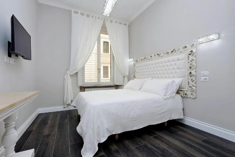 Behar'S Luxury Rooms - Image 1
