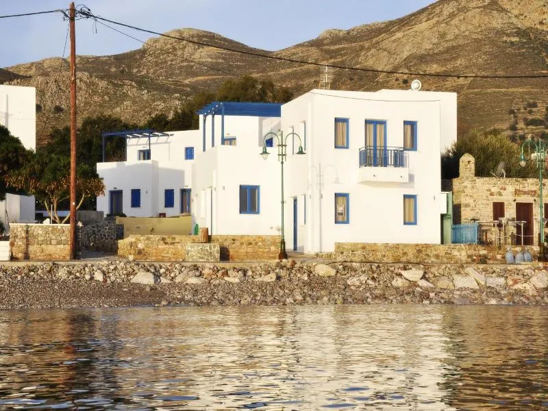 Elli  Bay Hotel & Apartments - Image 1
