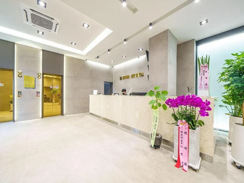 Firenze Hotel - Image 1