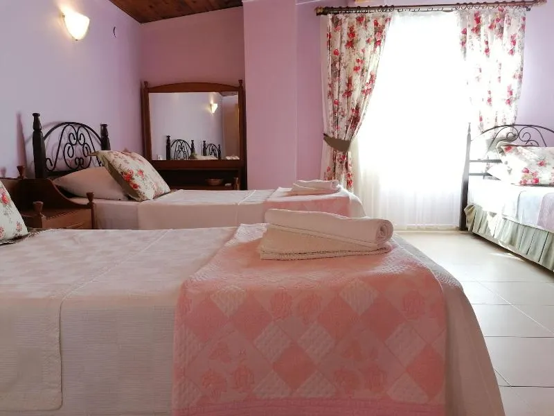 Maviev Hotel - Image 1