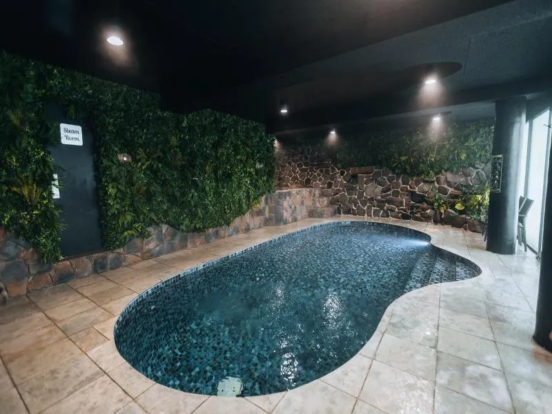 Falls Creek Hotel - Image 1