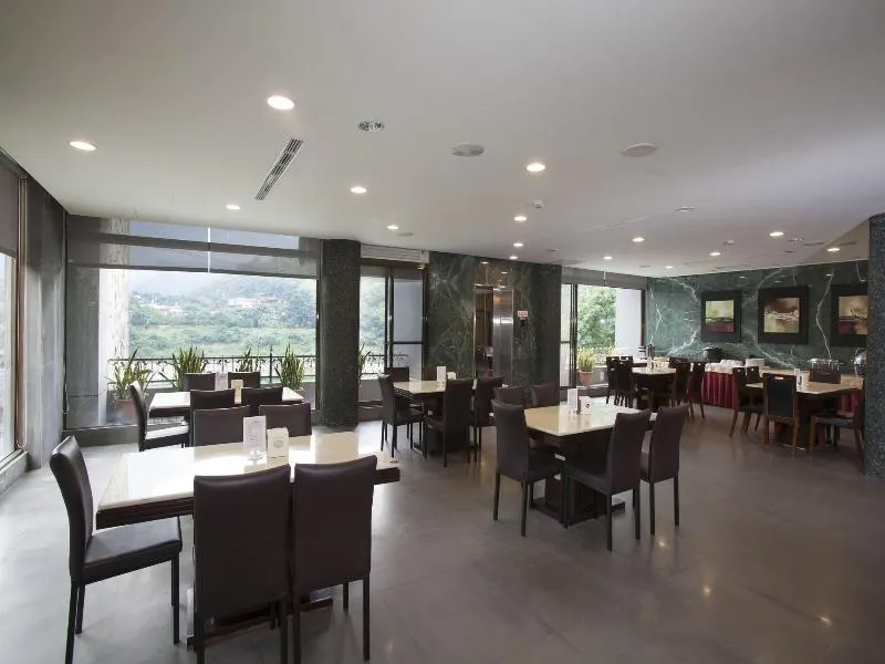 33 Spa Hotel - Image 1