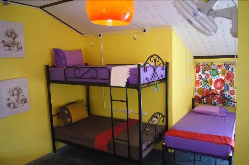 Dorm Des Fleurs - Image 1