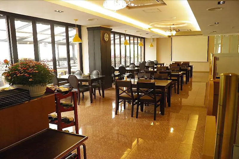 Cleopatra Hotel - Image 1