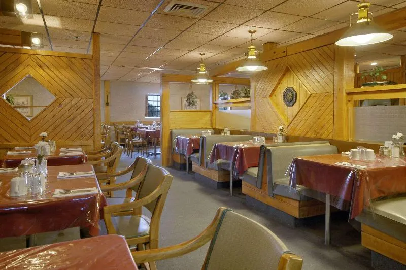 Howard Johnson by Wyndham Portage La Prairie - Image 1