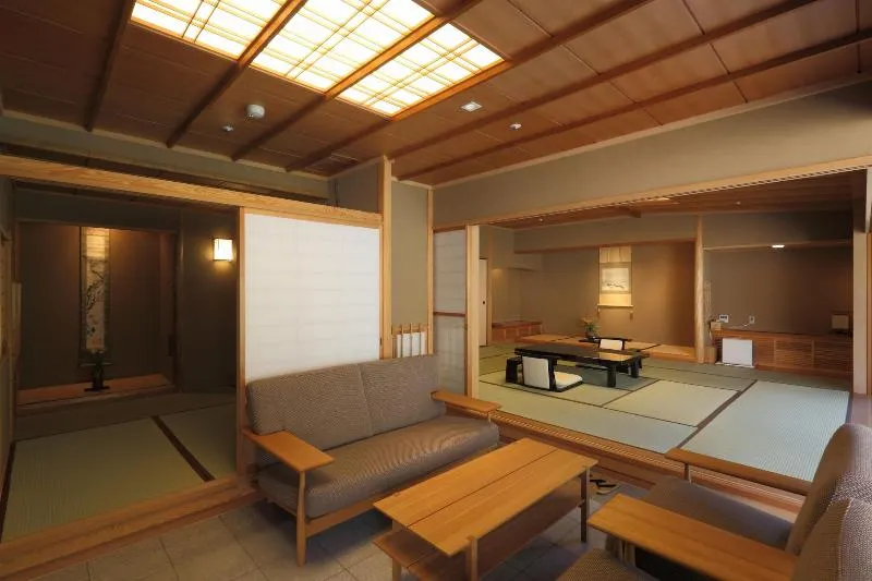 Okuikaho Ryotei Kaichoro Ryokan - Image 1