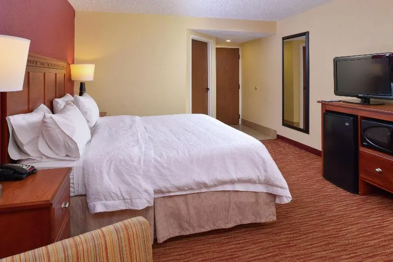 Hampton Inn Columbus East - Image 1