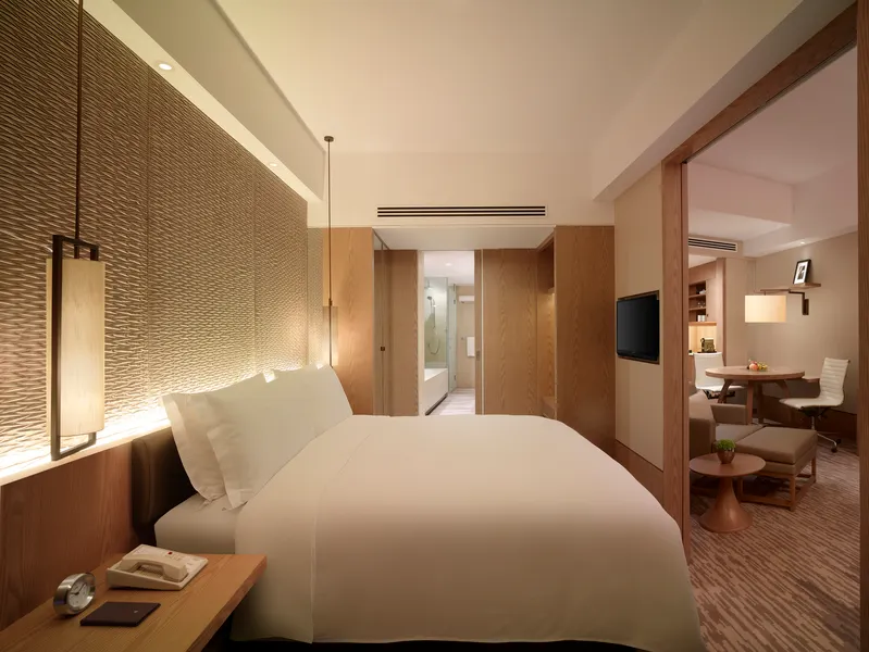 New World Shanghai Hotel - Image 1
