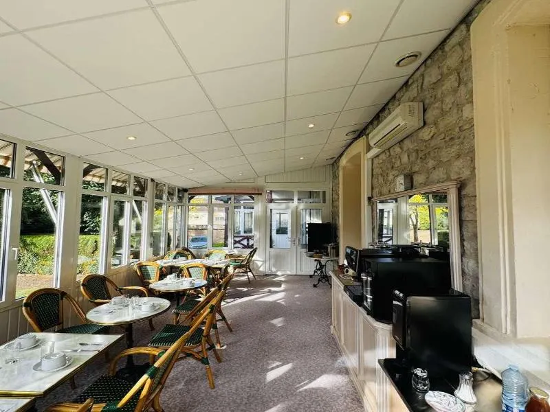 Nouvel Hotel - Image 1