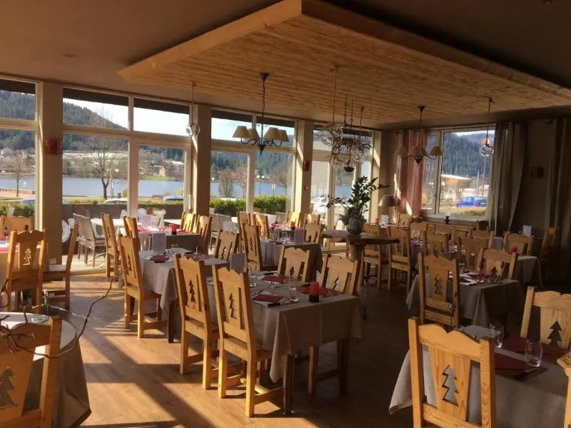 Le Ptit Hotel du Lac - Image 1