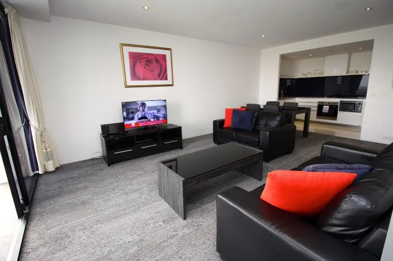 Cavill Avenue Private Apartments - Image 1