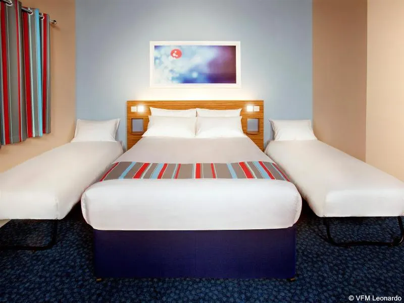 Travelodge Portsmouth - Image 1