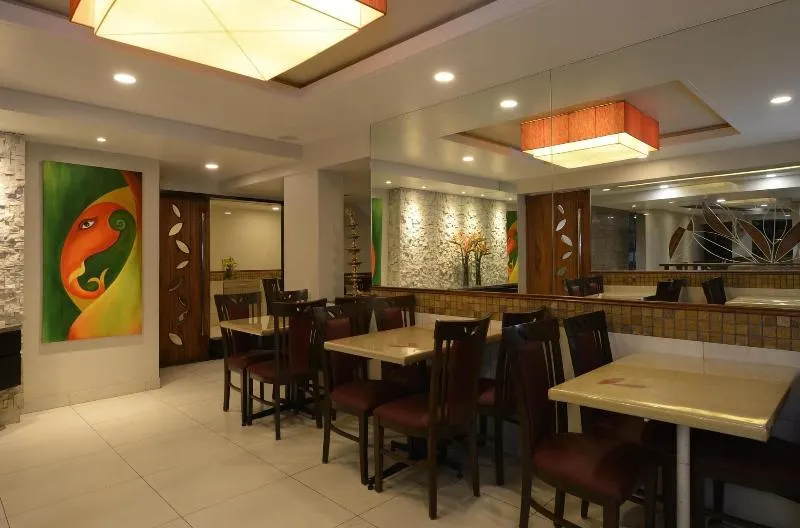 Hotel Rajmahal - Image 1