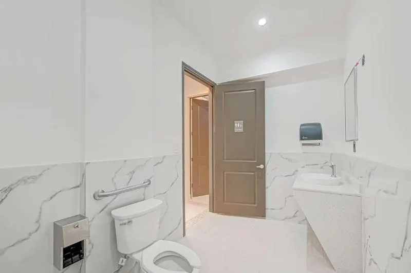 SureStay by Best Western Houston Southeast - Image 1