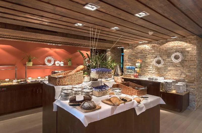 Sunstar Alpine Hotel Arosa - Image 1