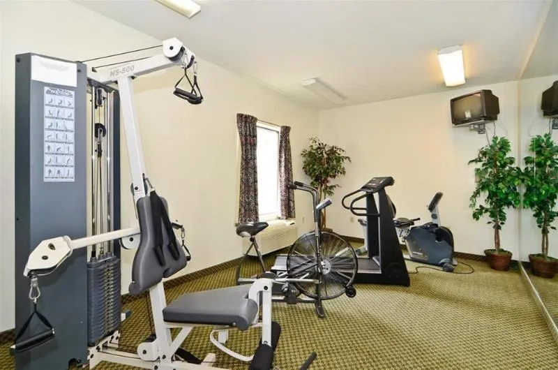 Americas Best Value Inn Louisville - Image 1