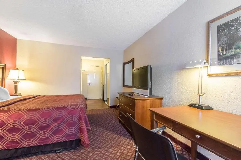 Greenstay Hotel Joplin Missouri - Image 1