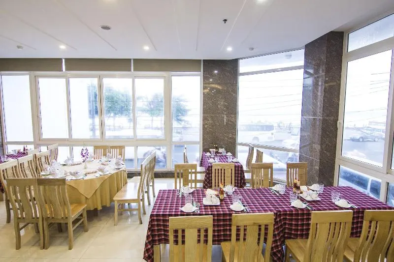 Ngoc Hanh Beach Hotel - Image 1