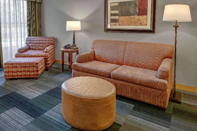 Hampton Inn & Suites Pigeon Forge On The Parkway - Image 1