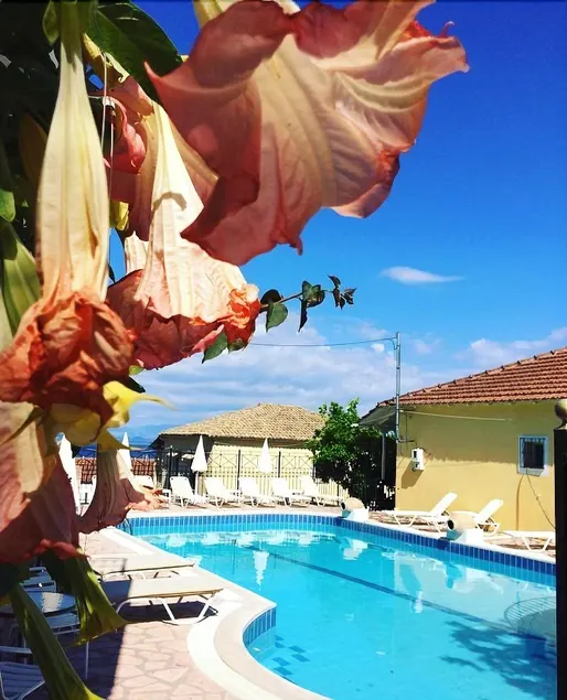 Avra Paradise Aparthotel - Image 1