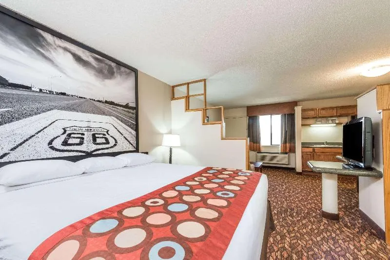 Super 8 by Wyndham Clovis - Image 1