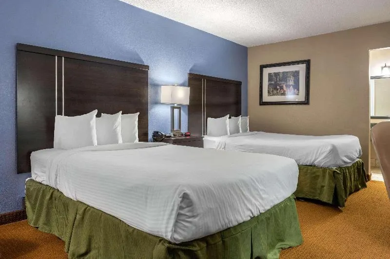 Rodeway Inn Lancaster - Image 1