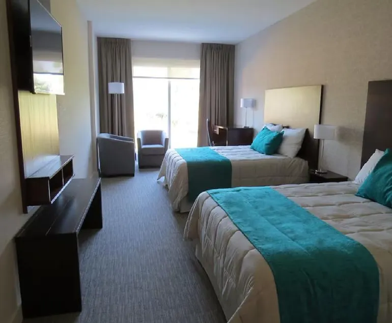 Howard Johnson by Wyndham La Plata - Image 1