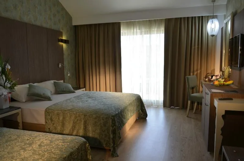 Port Side Resort Hotel - Image 1