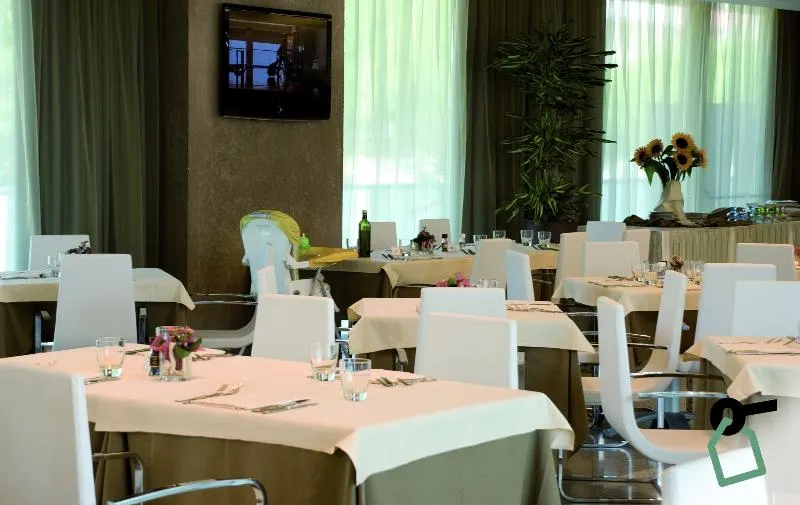 Hotiday Hotel Milano Marittima - Image 1