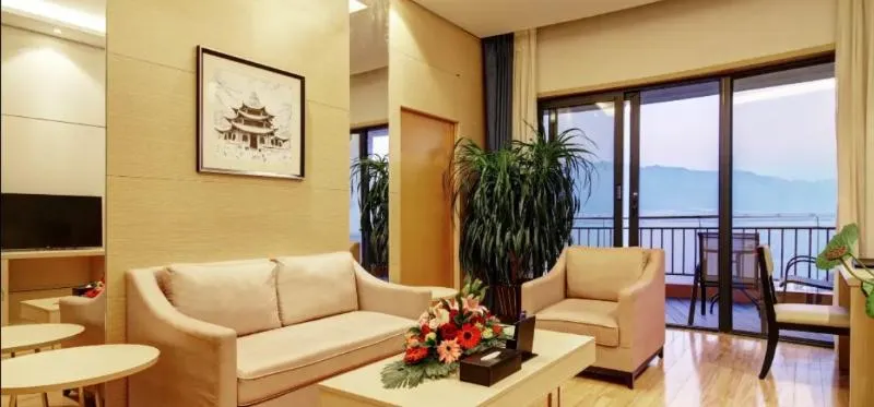 Erhai Bay Holiday Hotel - Image 1