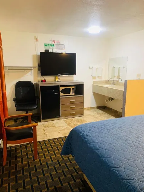 Relax Inn Motel - Image 1