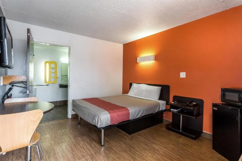 Motel 41 - Evansville, IN - Image 1
