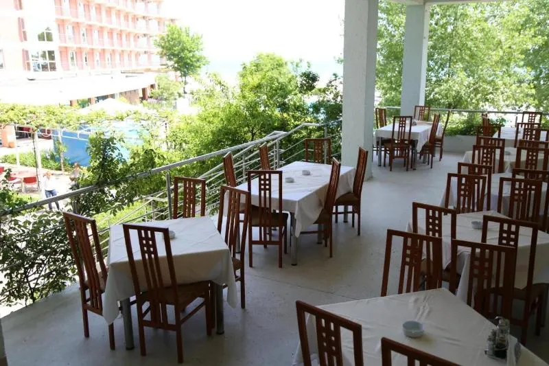 Hotel Comandor - Image 1
