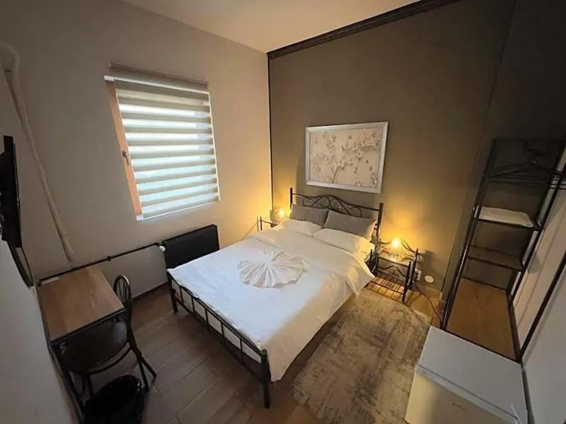 Andy Hotel - Image 1