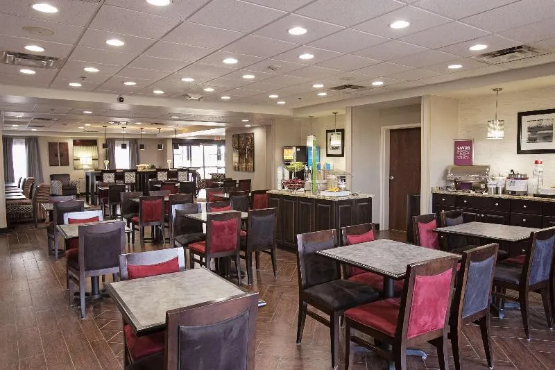 Hampton Inn Moultrie - Image 1