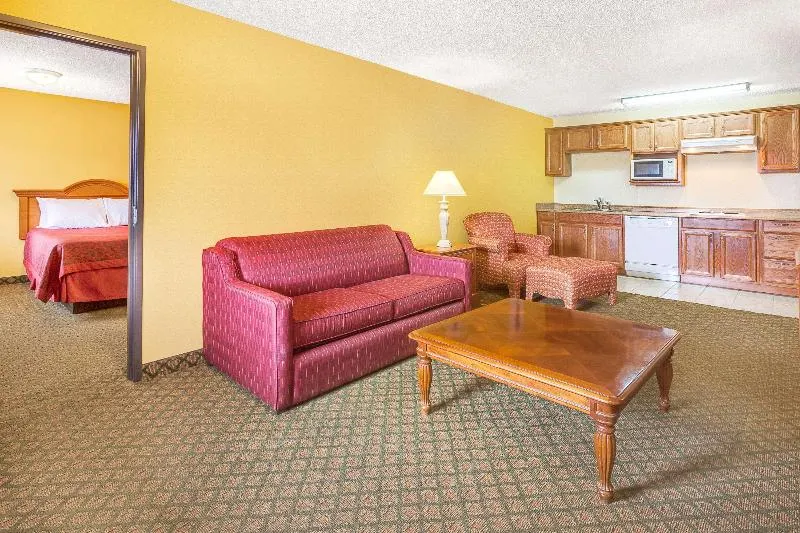 Days Inn by Wyndham Boerne - Image 1