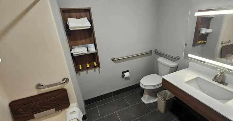 Microtel Inn & Suites by Wyndham Tulsa East - Image 1