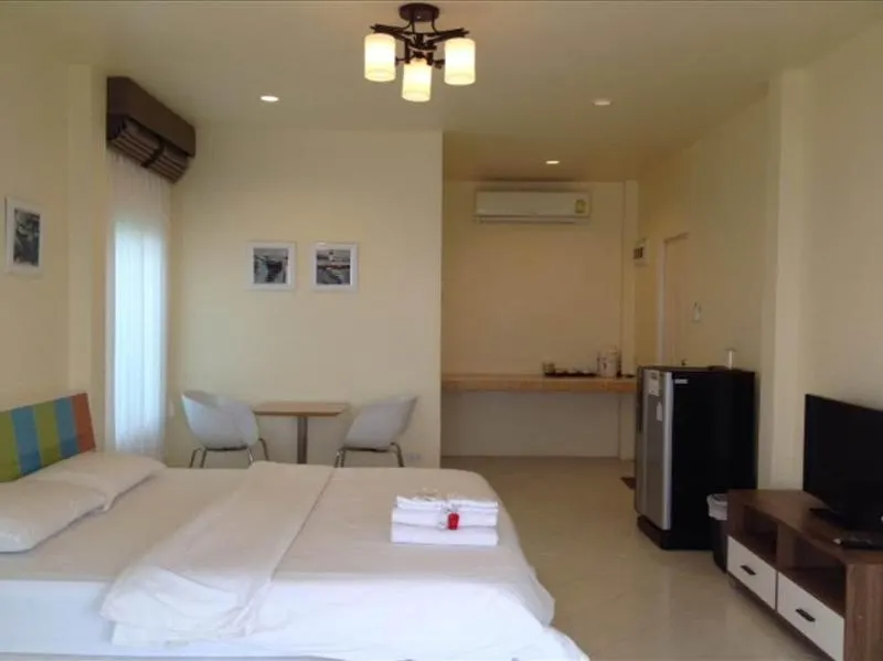 Napat Resort Koh Sichang - Image 1