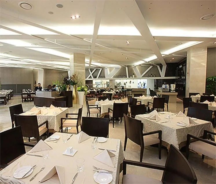 High1 Grand Hotel Convention Tower(Kangwonland Hotel) - Image 1