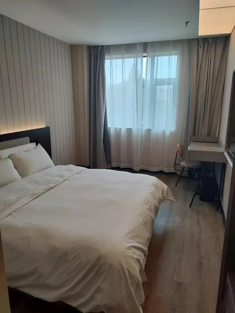 Hanting Hotel Beijing Shijingshan Wanda Lugu Street - Image 1