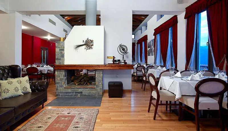 Ampelos Hotel - Image 1