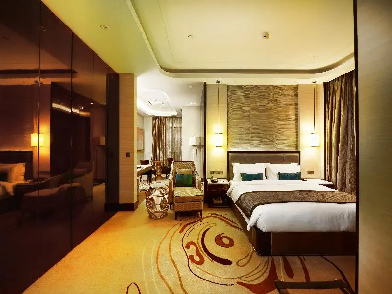 Pacific Regency Hotel Suites - Image 1