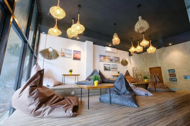 Lopi Hotel - Image 1