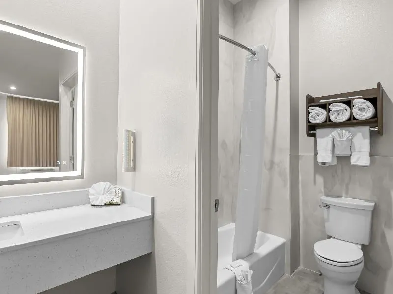 Clarion Pointe Port Lavaca - Image 1